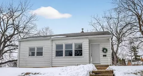 1104 College St, Cedar Falls, IA 50613
