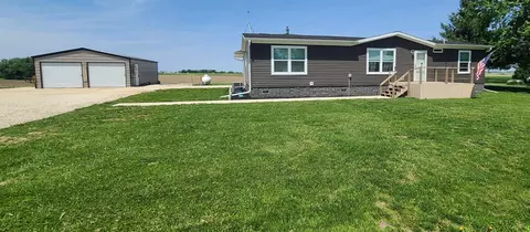 112 Merrill Rd, Castalia, IA 52133