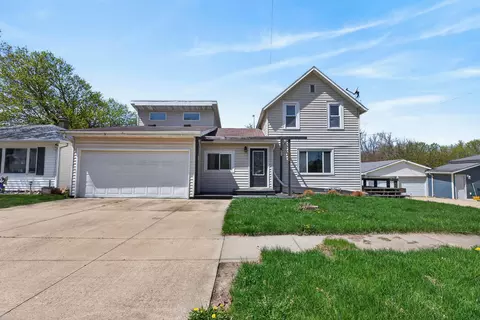 205 Miners St, Parkersburg, IA 50665