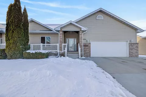1234 Hummingbird Cir, Waterloo, IA 50702