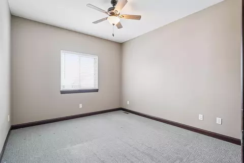 Bedroom - 4755 Winghaven Dr, Waterloo, IA 50701 photo 4 of 5