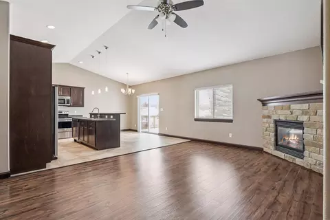 Living - 4755 Winghaven Dr, Waterloo, IA 50701 photo 2 of 3