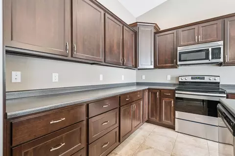 Kitchen - 4755 Winghaven Dr, Waterloo, IA 50701 photo 2 of 2