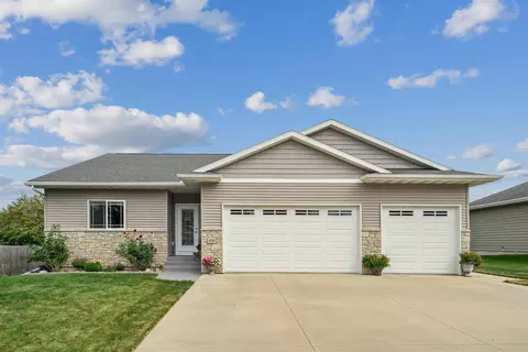 4755 Winghaven Dr, Waterloo, IA 50701