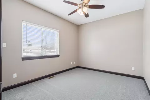 Bedroom - 4755 Winghaven Dr, Waterloo, IA 50701 photo 3 of 5