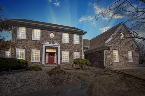 3023 Wellington Dr, Cedar Falls, IA 50613