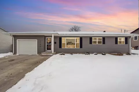 1142 Columbus Dr, Waterloo, IA 50702