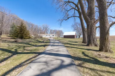 11702 G Ave, Aplington, IA 50604