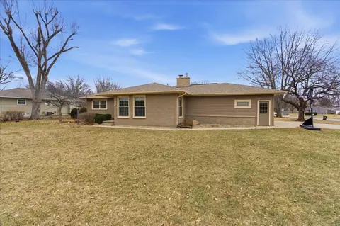 4028 Rownd St, Cedar Falls, IA 50613