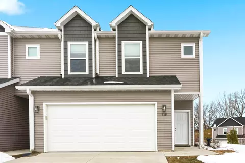 718 Spruce Needle Ln, Cedar Falls, IA 50613
