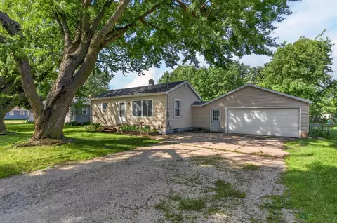 403 1st St, Washburn, IA 50702