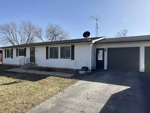 502 10th Ave, Ackley, IA 50601