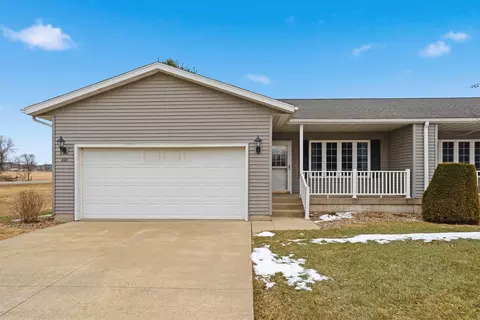 601 Spruce Dr #28, Independence, IA 50644