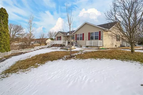 3905 Memory Ln, Waterloo, IA 50701 photo 1