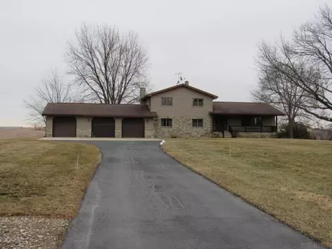 21726 Stonebridge Rd, Monticello, IA 52310