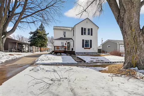 106 Clark St, Reinbeck, IA 50669