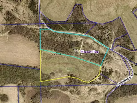 3249 Echo Valley Rd, Decorah, IA 52101