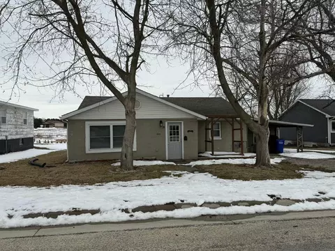 255 E Monroe, Winthrop, IA 50682