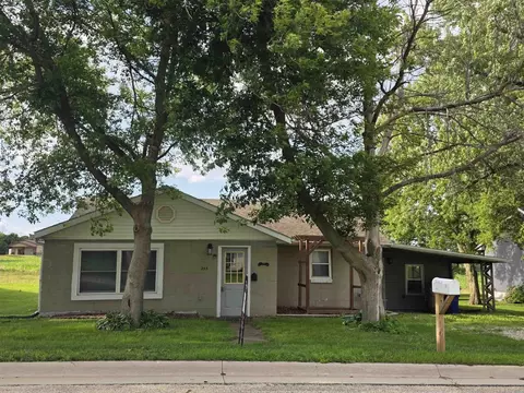 255 E Monroe, Winthrop, IA 50682
