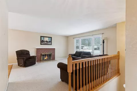 4309 Crestview Dr, Cedar Falls, IA 50613 photo 3