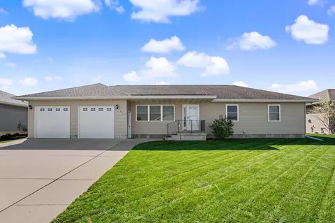 703 Juniper Dr, Independence, IA 50644