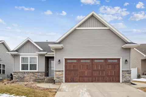 1506 Hummingbird Cir, Waterloo, IA 50702