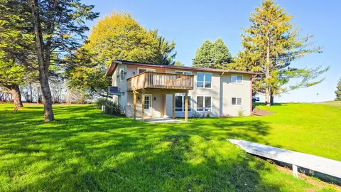 113 Island View Dr, Waverly, IA 50677