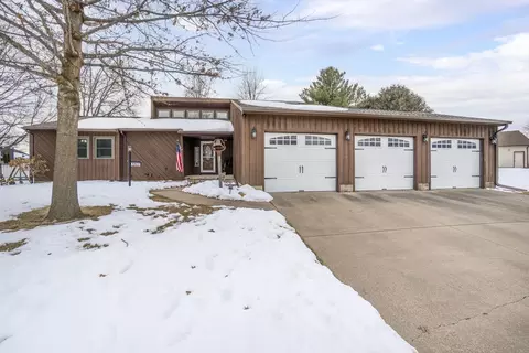 1307 Grandview Ave, Waverly, IA 50677