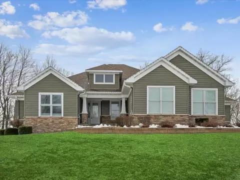 702 Stoneman Ct, Fayette, IA 52142
