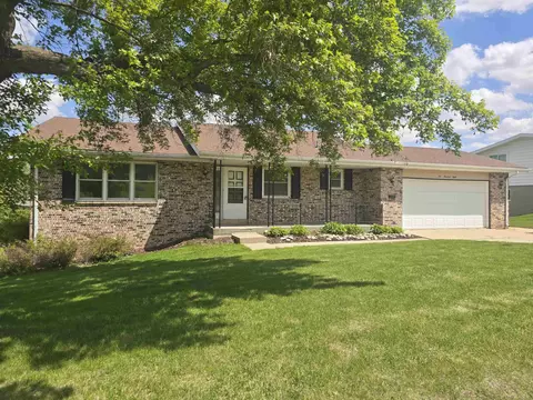 608 Moen St, Decorah, IA 52101