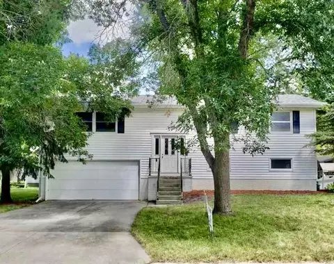 422 5th St, Dike, IA 50624