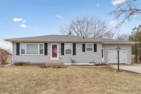 3230 Terrace Dr, Cedar Falls, IA 50613