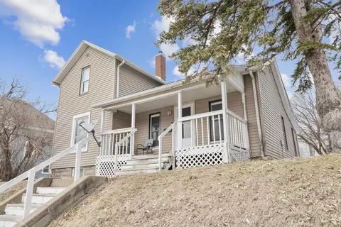 509 E Bremer Ave, Waverly, IA 50677