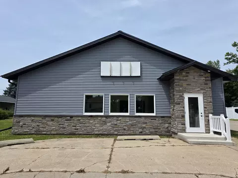 Exterior - 712 E Main St, New Hampton, IA 50659 photo 1 of 2