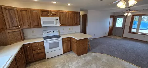 203 E Ridge St, Readlyn, IA 50668 photo 5