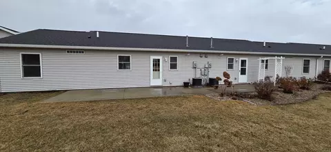 203 E Ridge St, Readlyn, IA 50668 photo 2