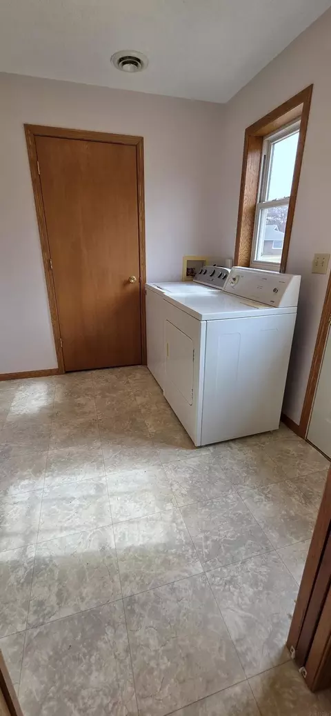 203 E Ridge St, Readlyn, IA 50668 photo 12