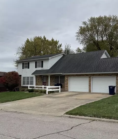 214 Valley Dr, La Porte City, IA 50651