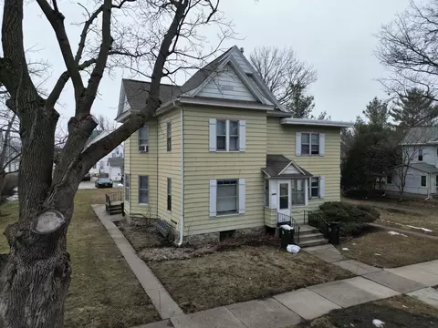 2115 Walnut St, Cedar Falls, IA 50613