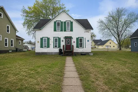 108 W Railroad St, Fredericksburg, IA 50630
