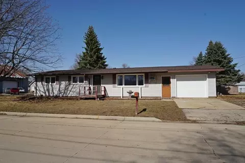 901 18th Ave, Charles City, IA 50616