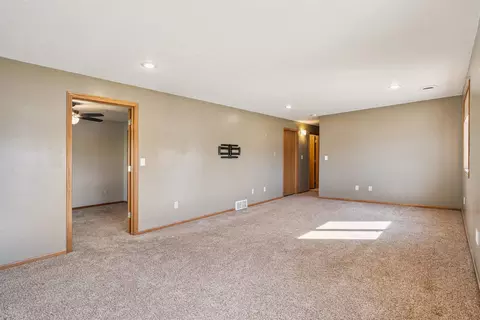4034 Mark Dr, Waterloo, IA 50701 photo 17