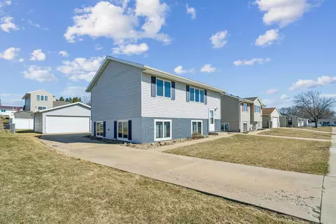 4034 Mark Dr, Waterloo, IA 50701 photo 2