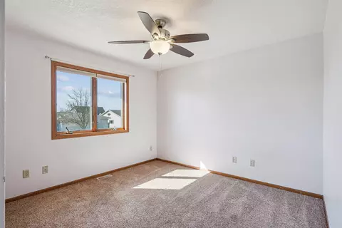 4034 Mark Dr, Waterloo, IA 50701 photo 15