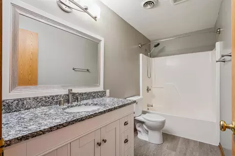 4034 Mark Dr, Waterloo, IA 50701 photo 19