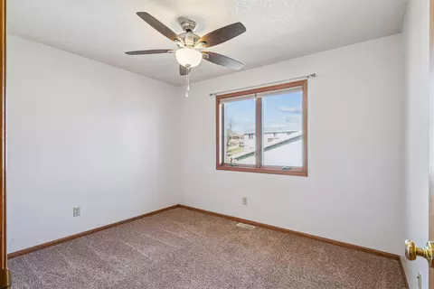 4034 Mark Dr, Waterloo, IA 50701 photo 13