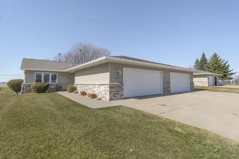 4408 Nostalgia Ln, Waterloo, IA 50701