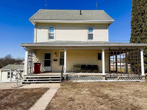 504 Union St, Clermont, IA 52135