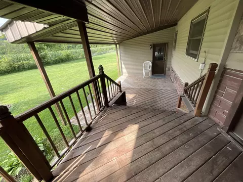 Exterior - 28882 Pine Sts, Eldorado, IA 52175 photo 5 of 11