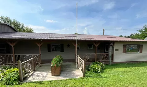 28882 Pine Sts, Eldorado, IA 52175